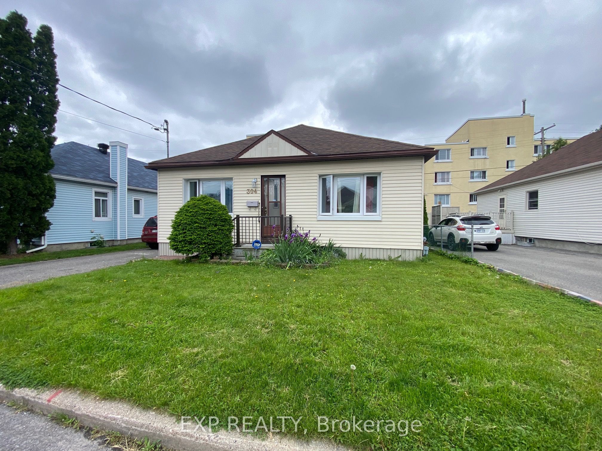 Main-304 Frontenac Avenue S, Ottawa, ON, K1L 6K9
