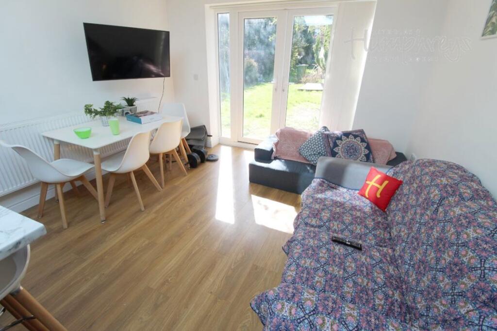 Stanton Road - VIEWINGS FROM 8am - 8pm photo 3