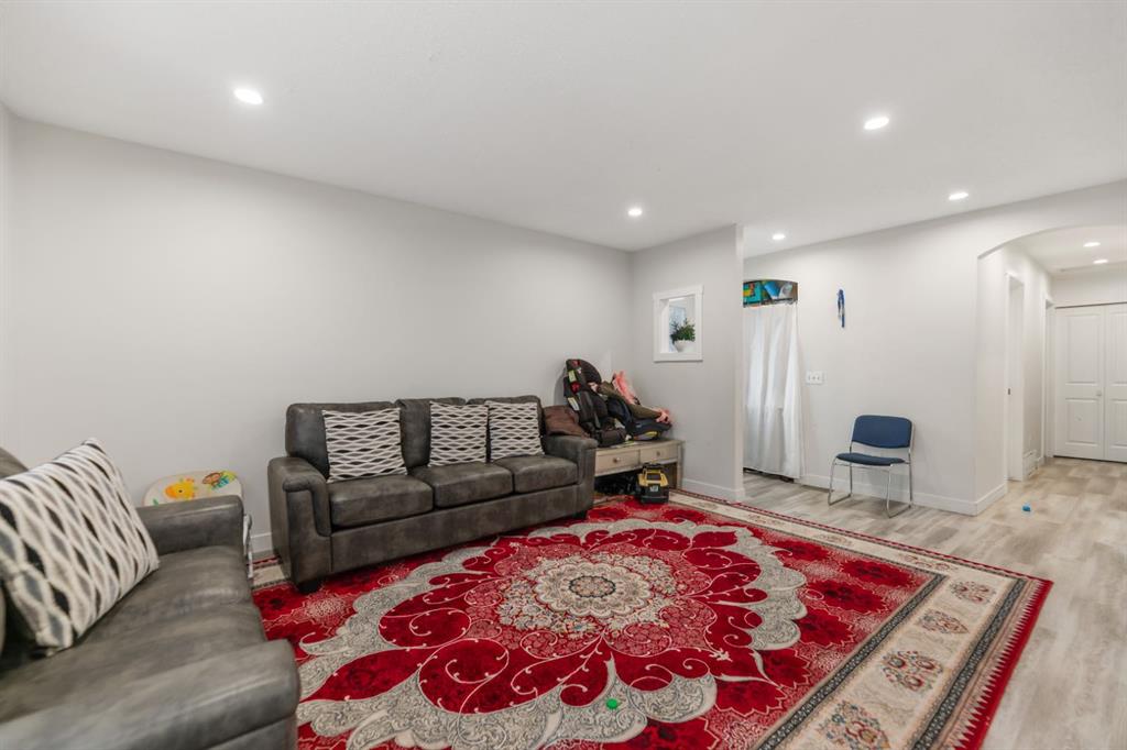 Additional image 5 of 259 Manora Crescent NE, Calgary, AB, T2A4S4