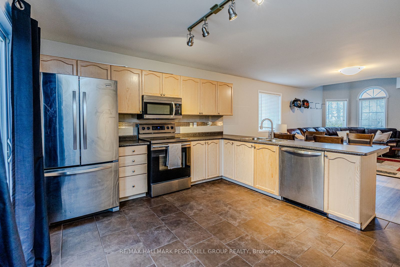 30 Hewitt Place, Barrie, ON, L4M 7B3 photo 3
