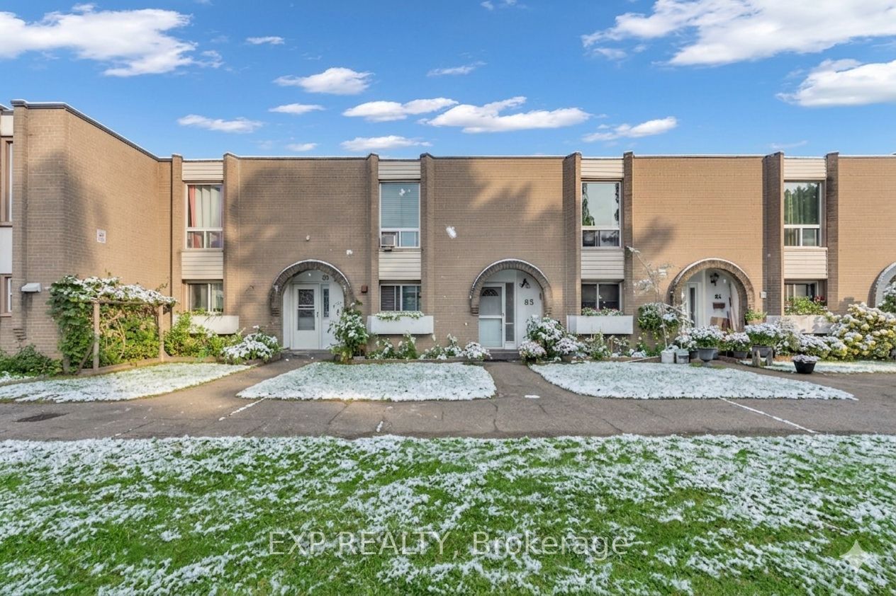 85-19 London Green Court, Toronto, ON, M3N 1K3