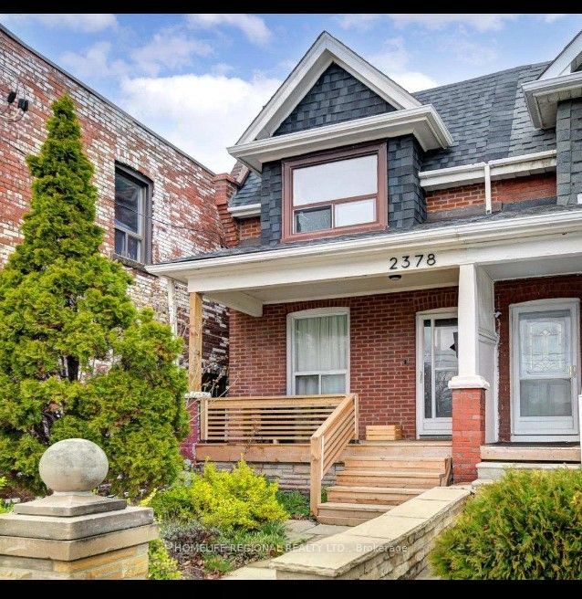 2378 St Clair Avenue W, Toronto, ON, M6N 1K8