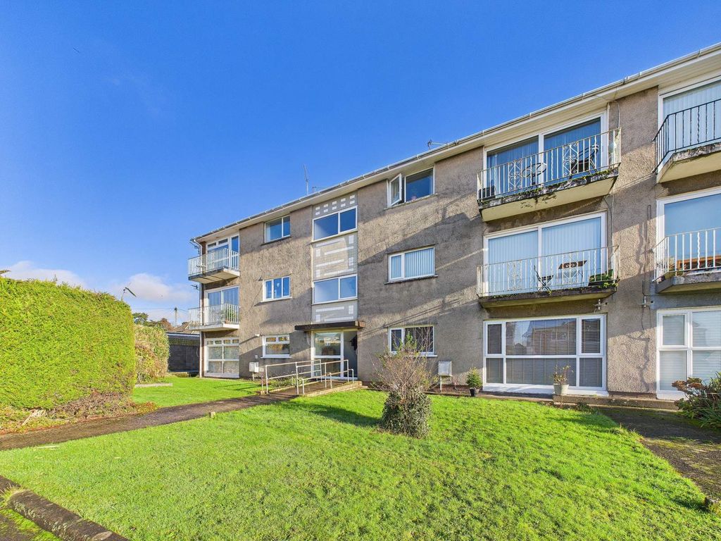 2 bed flat for saleClos Hendre, Rhiwbina, Cardiff. CF14
