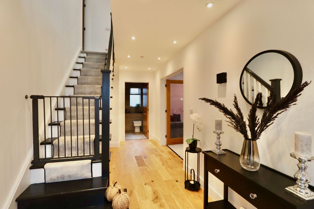 Additional image 3 of 4 bed detached house for saleGwerthonor Lane, Gilfach CF81