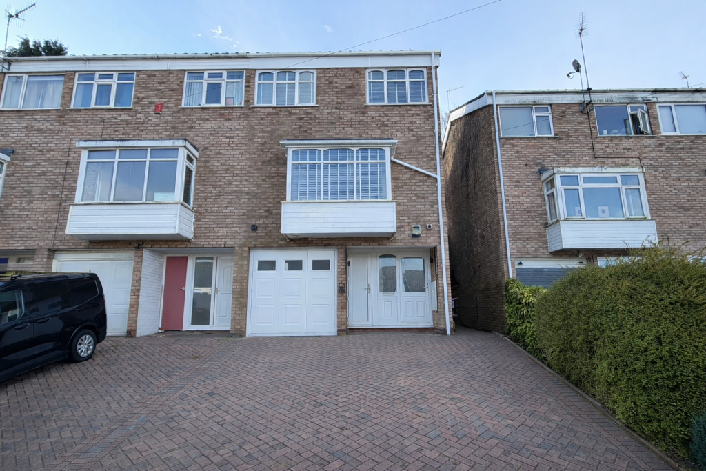 Whitestone Road, Halesowen, B63 3PU
