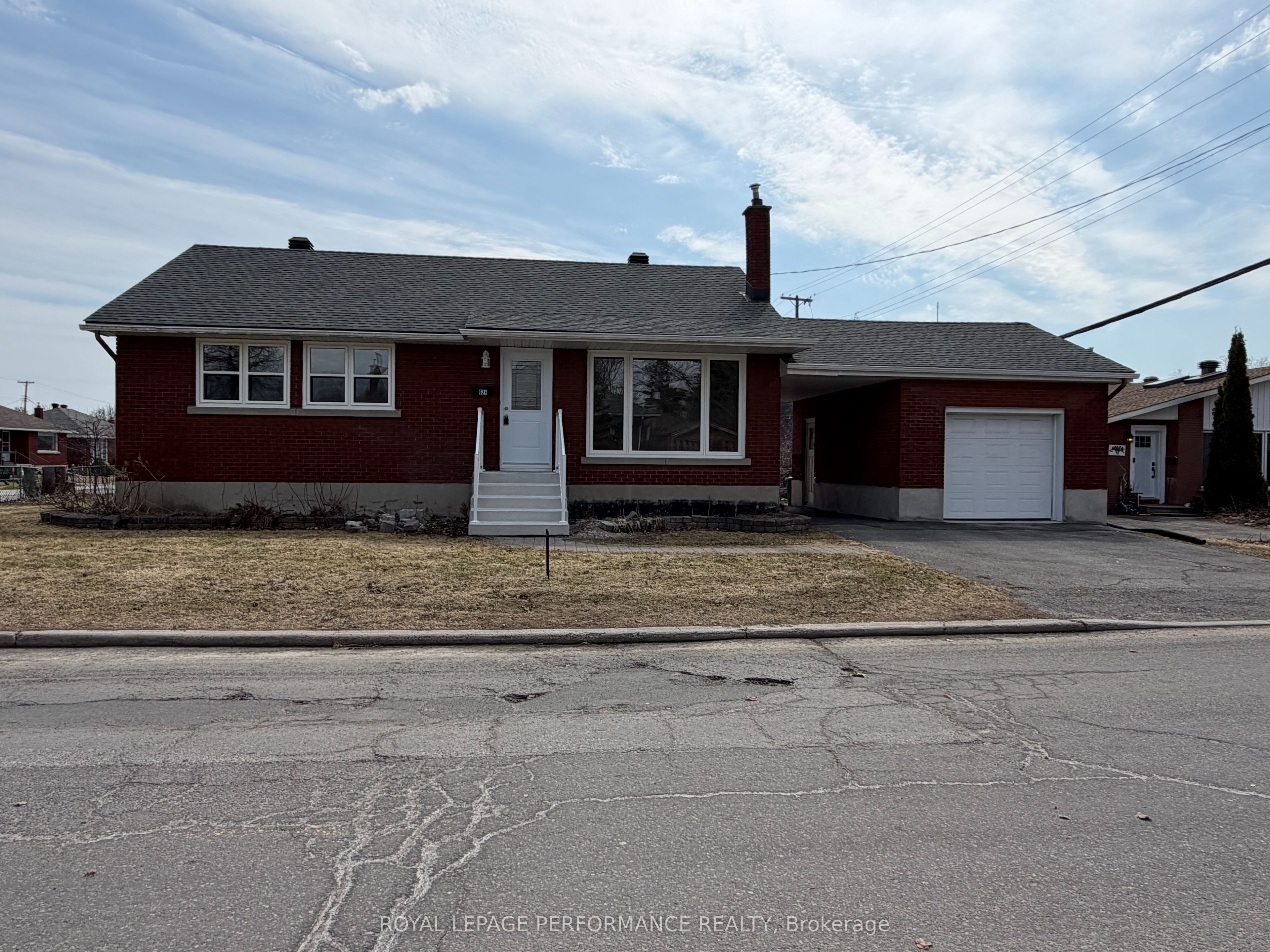 624 Clarke Avenue, Ottawa, ON, K1K 0Y7