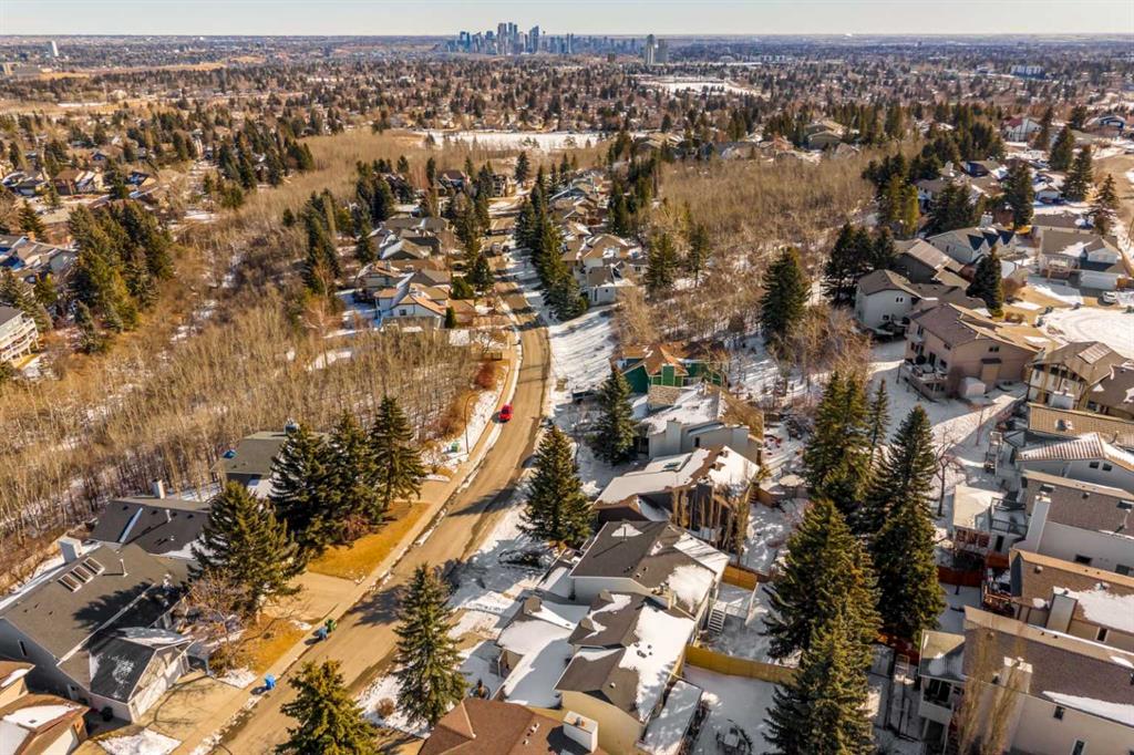 Additional image 3 of 131 Stratton Crescent SW, Calgary, AB, T3H 1T7