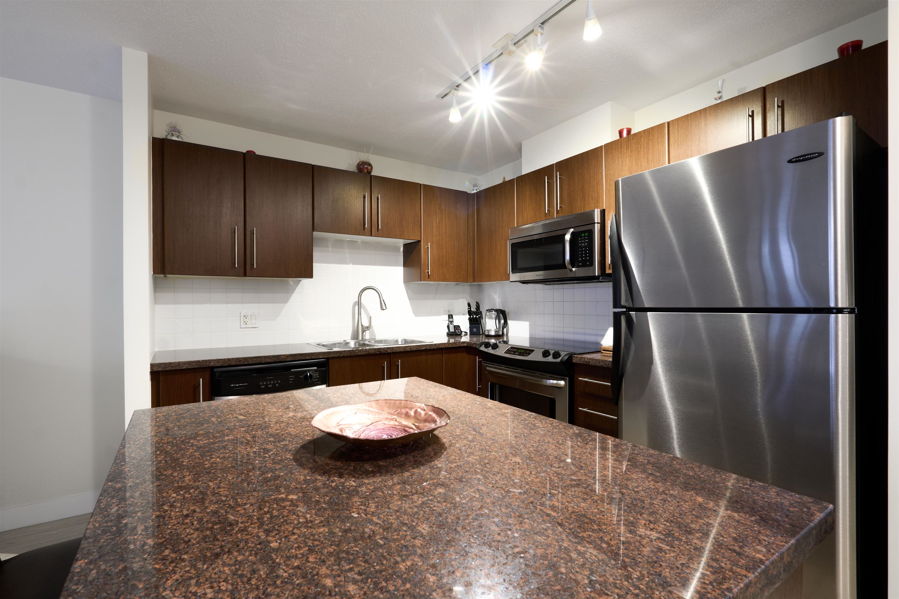 Additional image 4 of 401-2138 Madison Avenue, Burnaby, BC, V5C 6T6