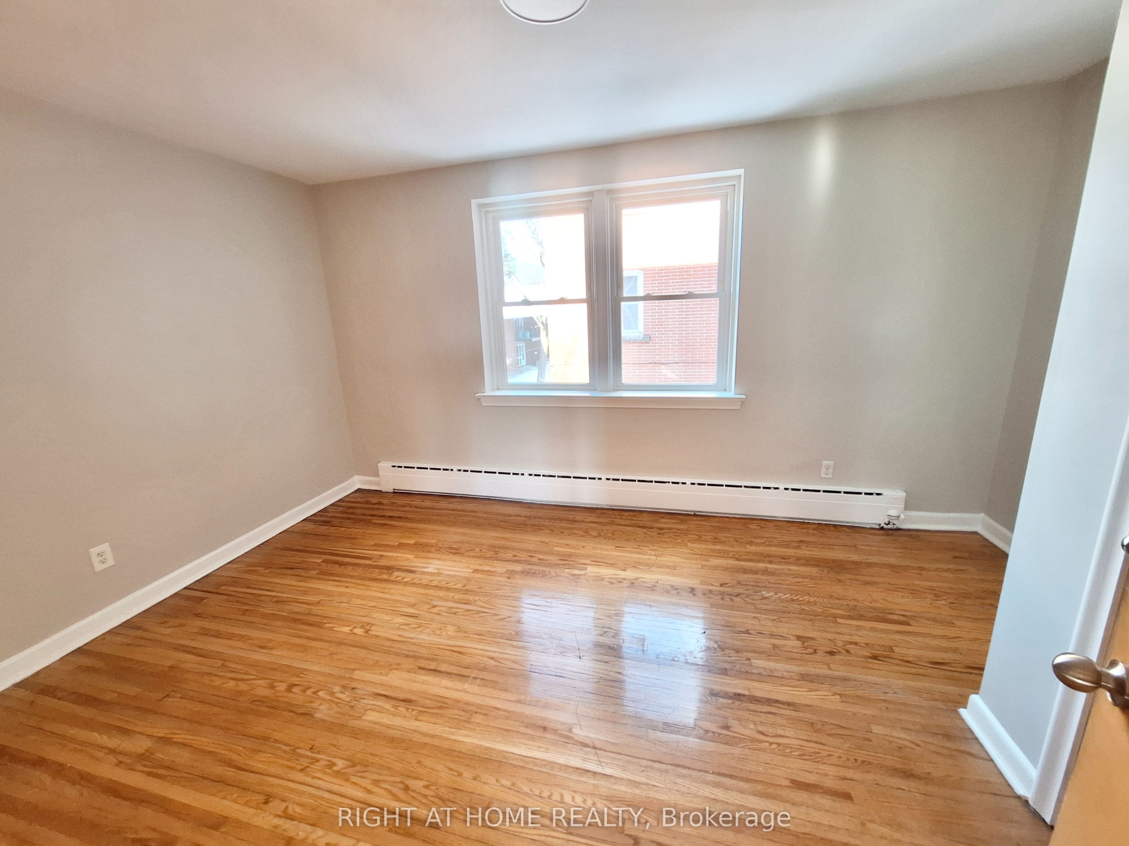 Additional image 3 of 105-1 Osler Court, Hamilton, ON, L9H 4L2