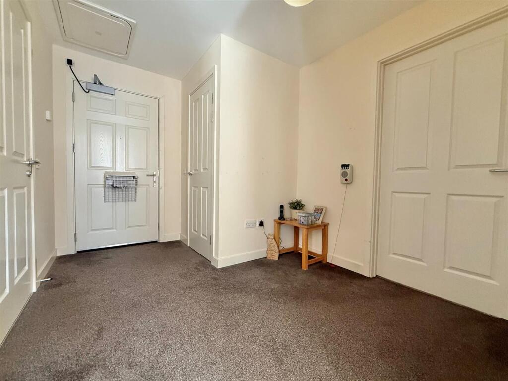 Additional image 5 of Queensridge Court