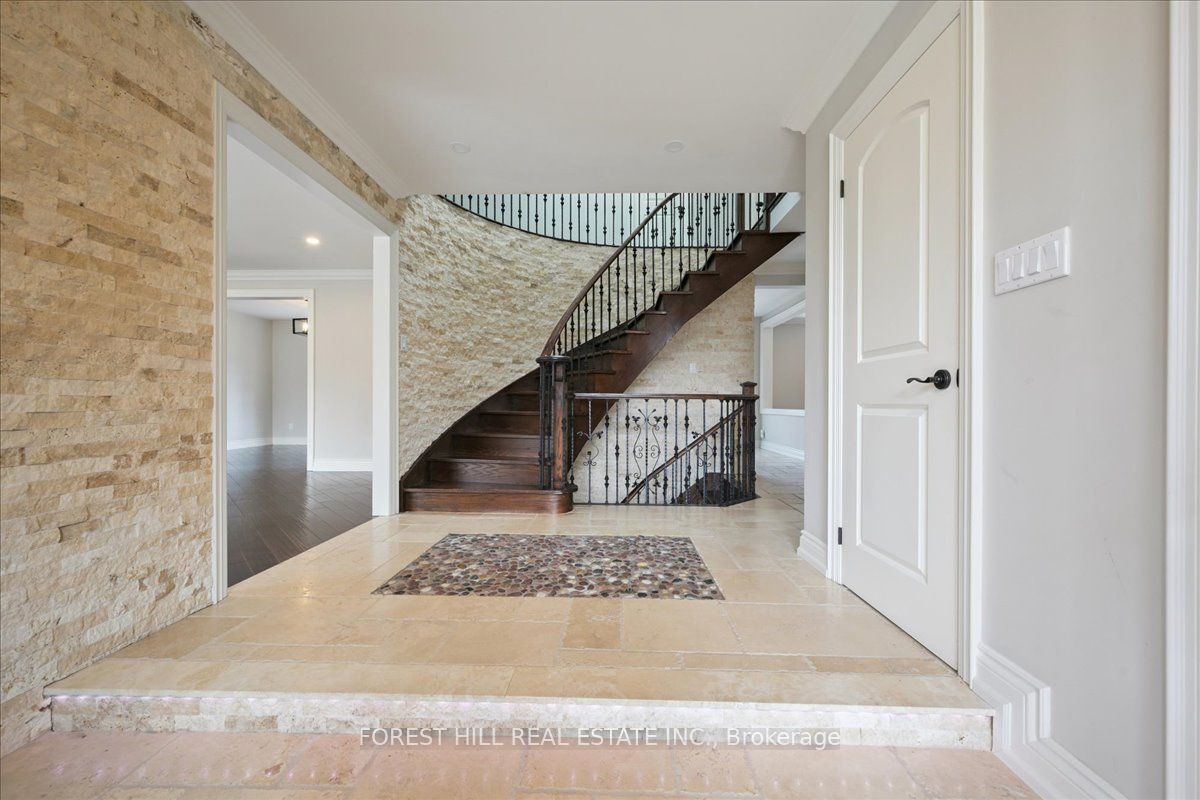 Additional image 4 of 2579 Kenna Court, Mississauga, ON, L5K 2K4