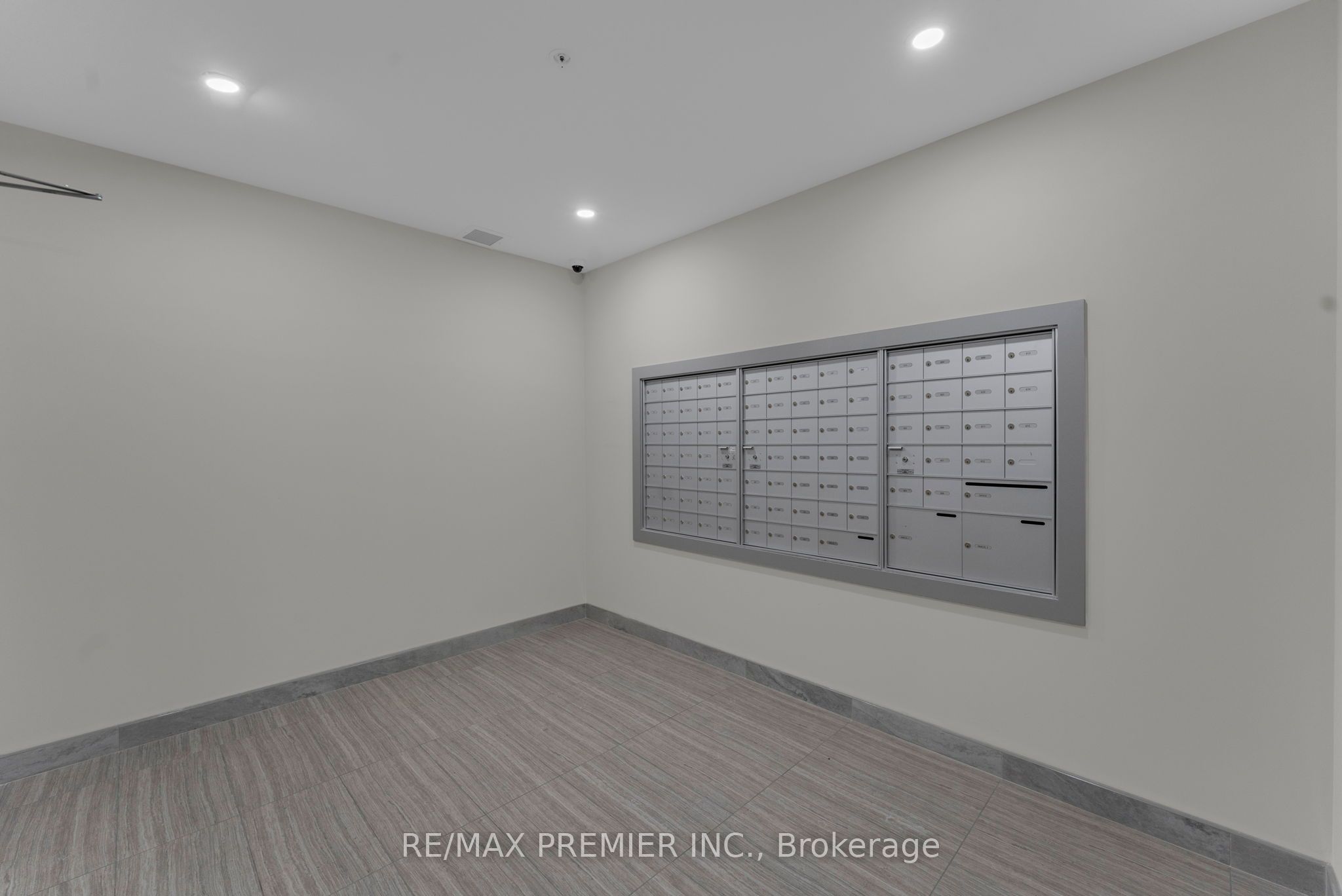 215-1000 Lackner Place, Kitchener, ON, N2A 0L9 photo 4