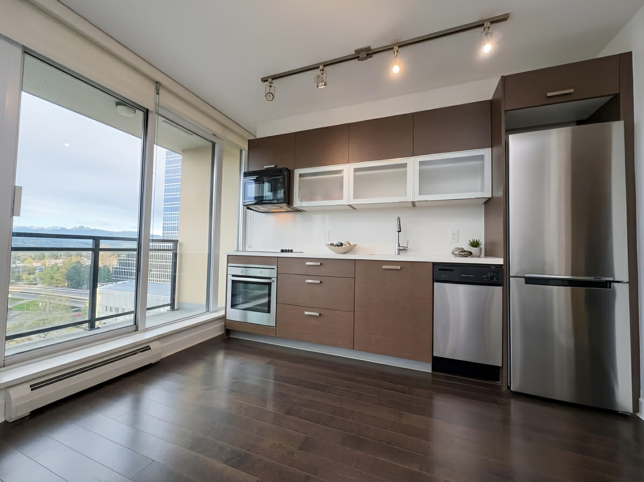 Additional image 3 of 909-10777 University Drive, Surrey, BC, V3T 0E6