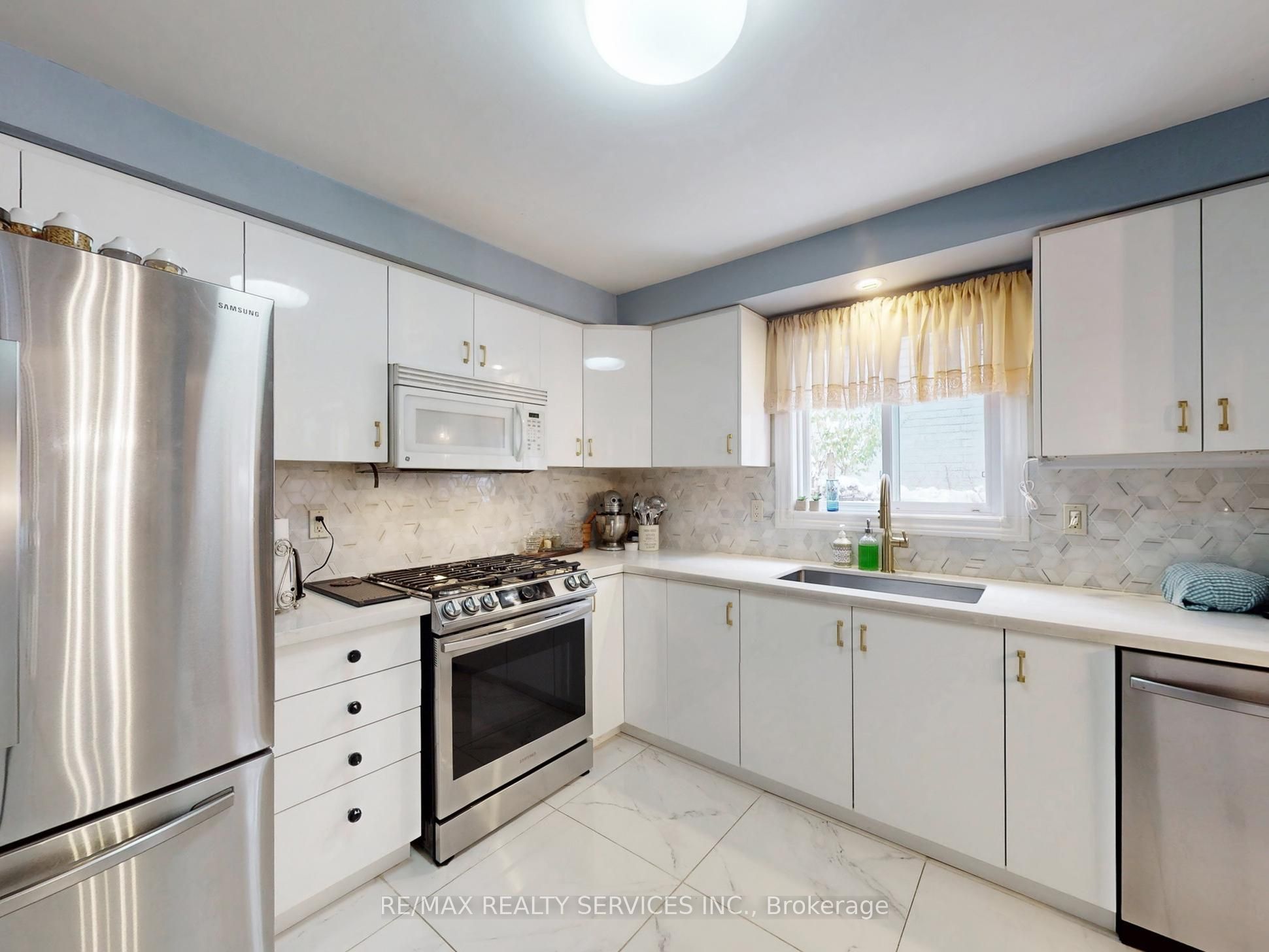 9 Malabar Crescent, Brampton, ON, L6S 3X6