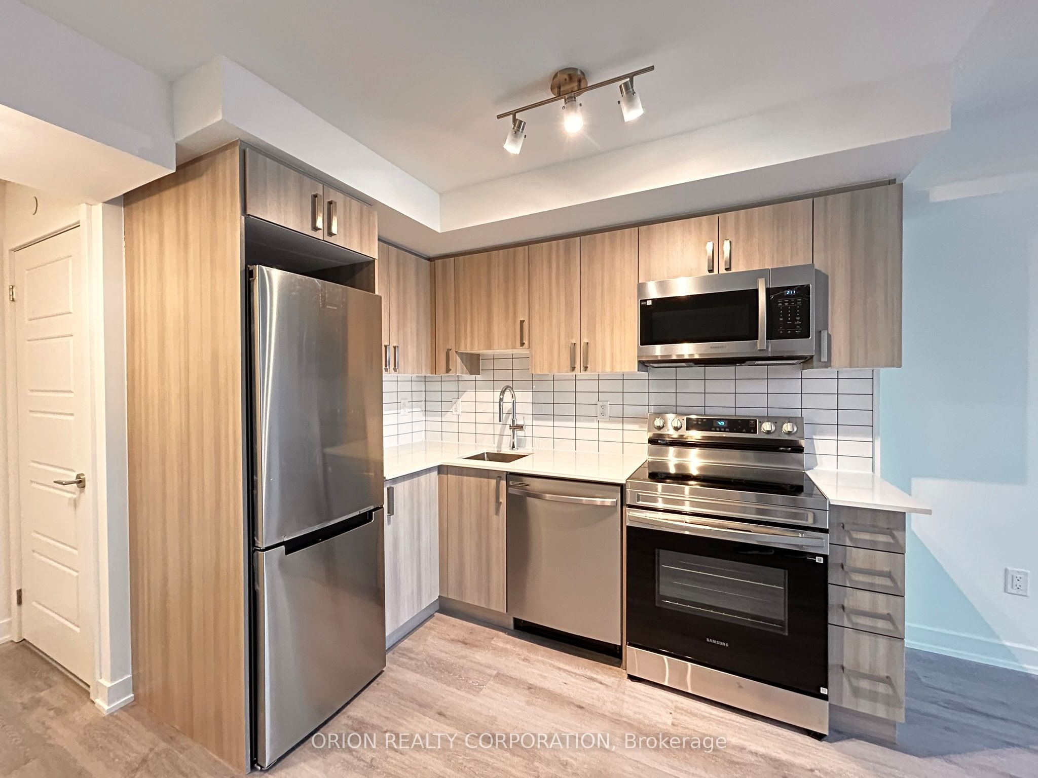 601-1010 Sandy Beach Road, Pickering, ON, L1W 0C7 photo 5