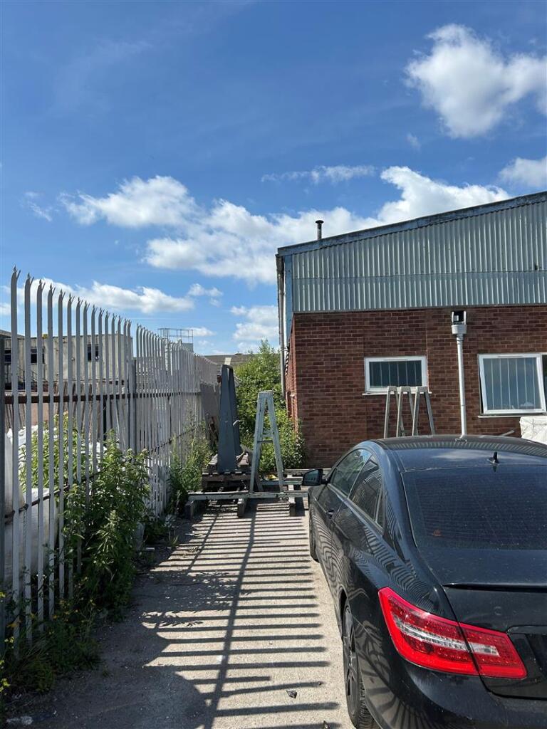Credenda Road, West Bromwich photo 2