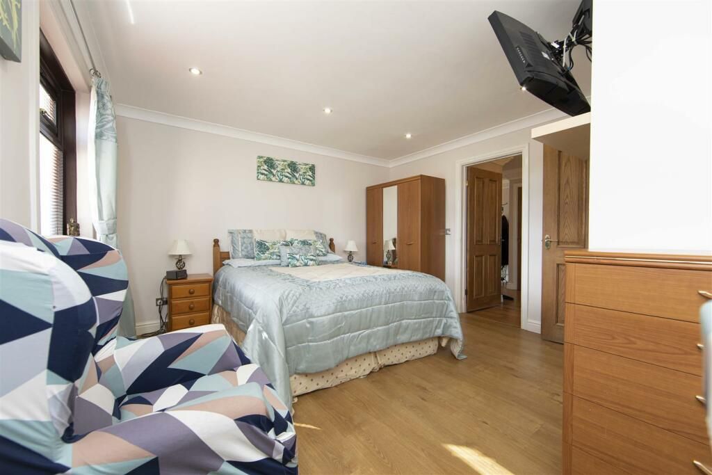 Additional image 6 of 3 bed bungalow for saleWaun Goch, Cefn Hengoed, Hengoed CF82