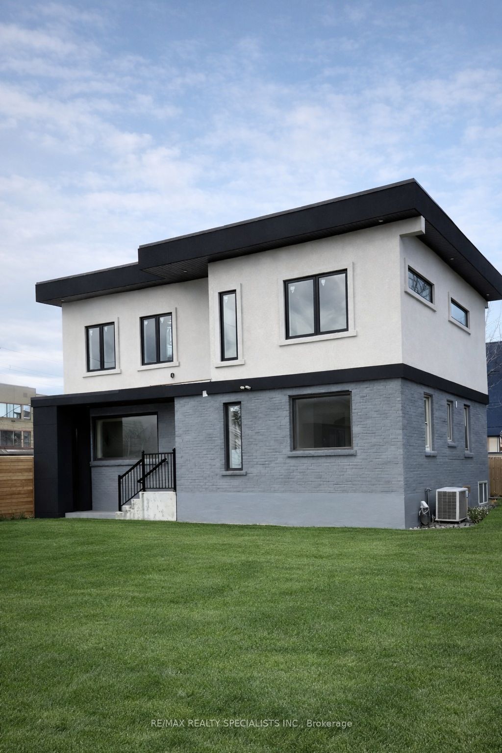 74 Neil Ave (main Flr) Avenue, Hamilton, ON, L8G 2N3
