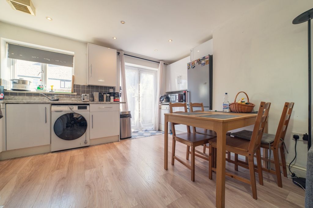 Additional image 5 of 2 bed flat for saleDeemuir Square, Tremorfa CF24