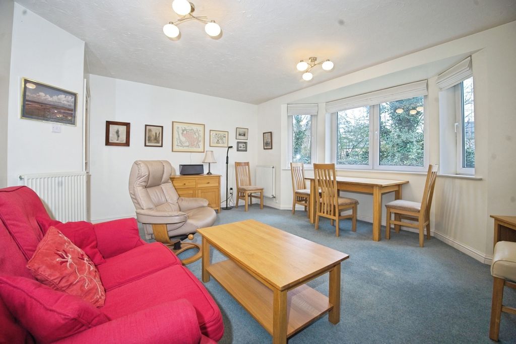 2 bed flat for saleHalliard Court, Barquentine Place, Cardiff CF10