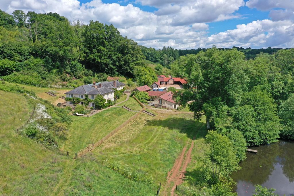 12 bed equestrian for saleCadeleigh, Tiverton, Devon EX16 photo 2