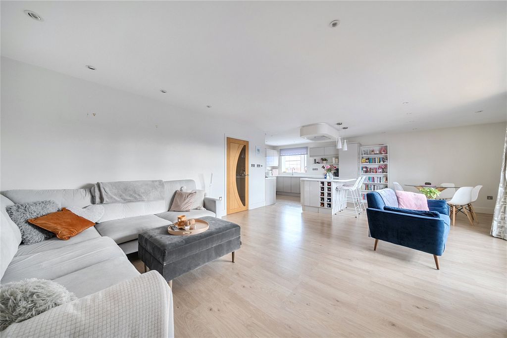2 bed flat for saleHaven Bank, Exeter EX2 photo 4