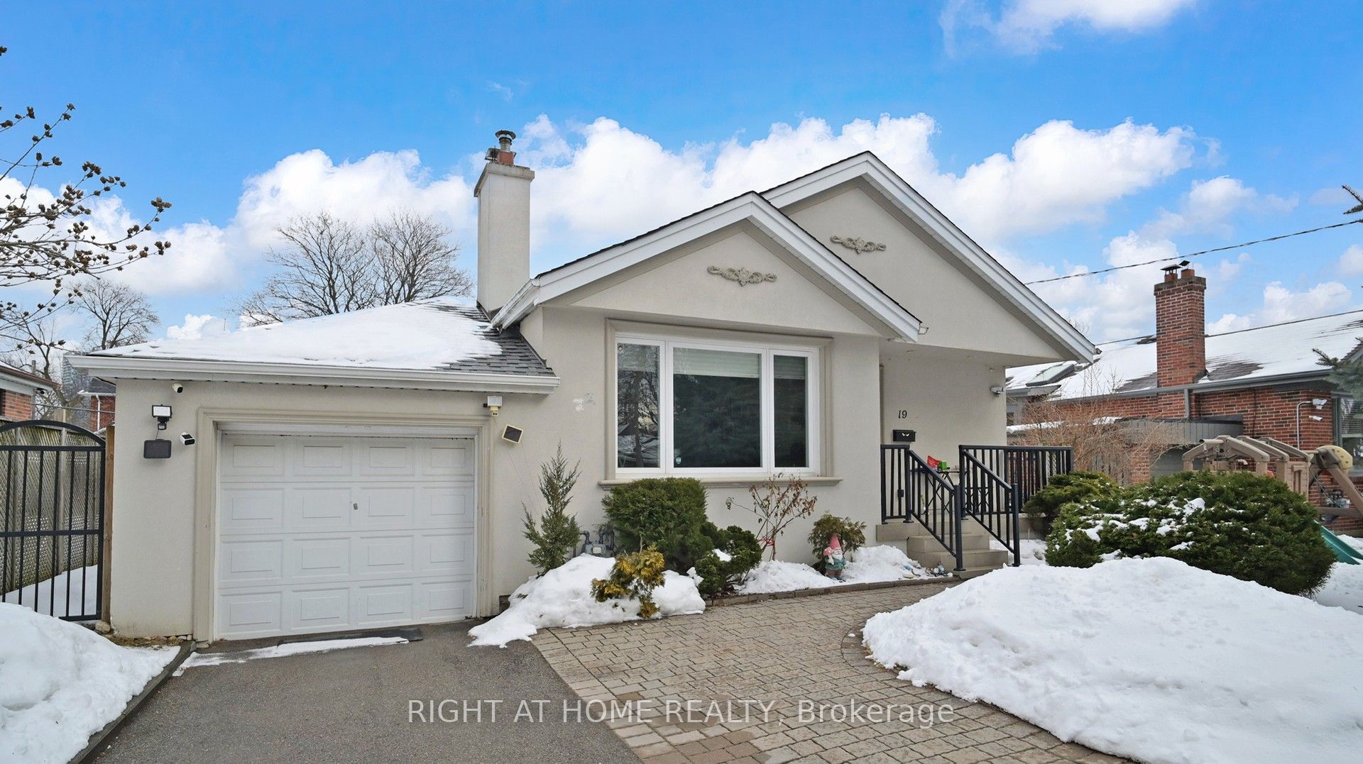 19 Harjolyn Drive, Toronto, ON, M9B 3T8