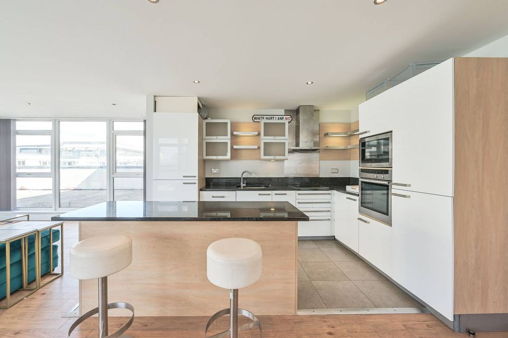 Additional image 2 of 3 bed flat for saleBoulevard Drive, Colindale, London NW9