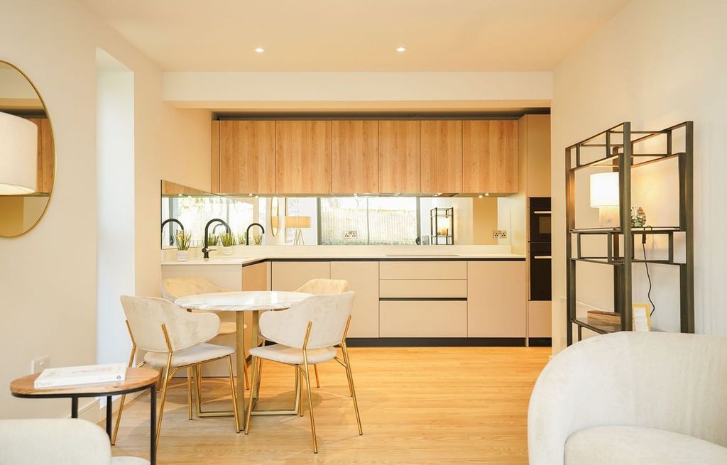2 bed flat for saleApartment 5 Lydgate Green, Lydgate Lane, Crosspool S10 photo 4