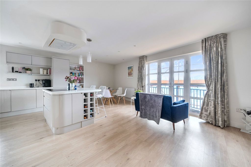 2 bed flat for saleHaven Bank, Exeter EX2 photo 2