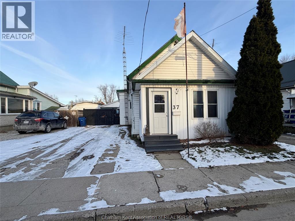 37 Foster Street, Chatham, ON, N7M4N4