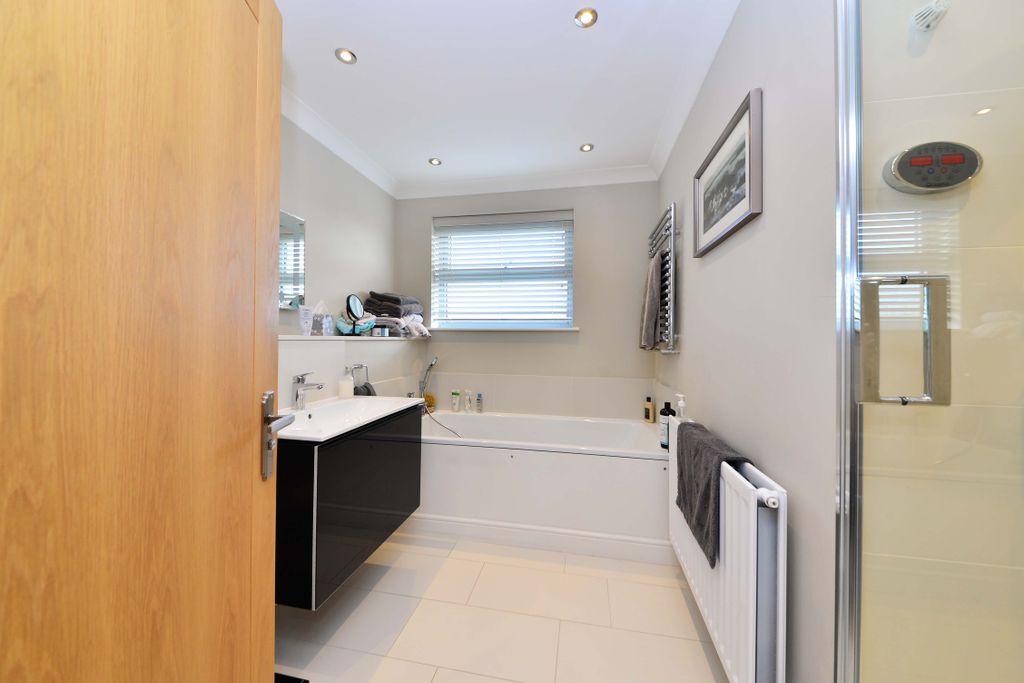 Additional image 15 of 3 bed flat for salePetersham Place, Edgbaston B15