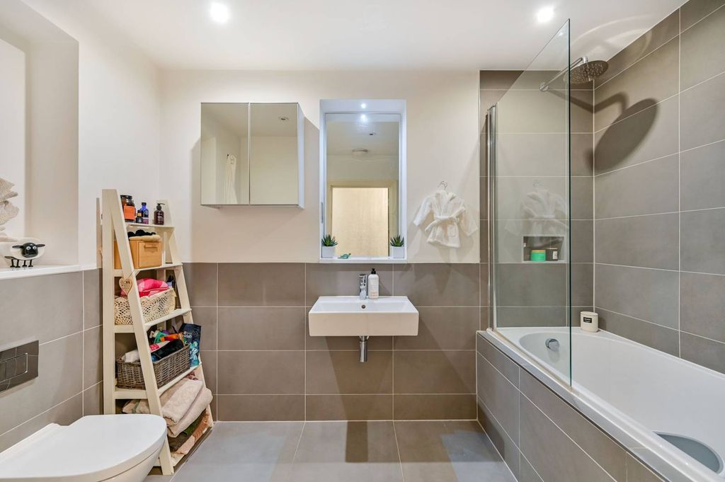Additional image 10 of 2 bed flat for saleSt. Ives Road, Maidenhead SL6