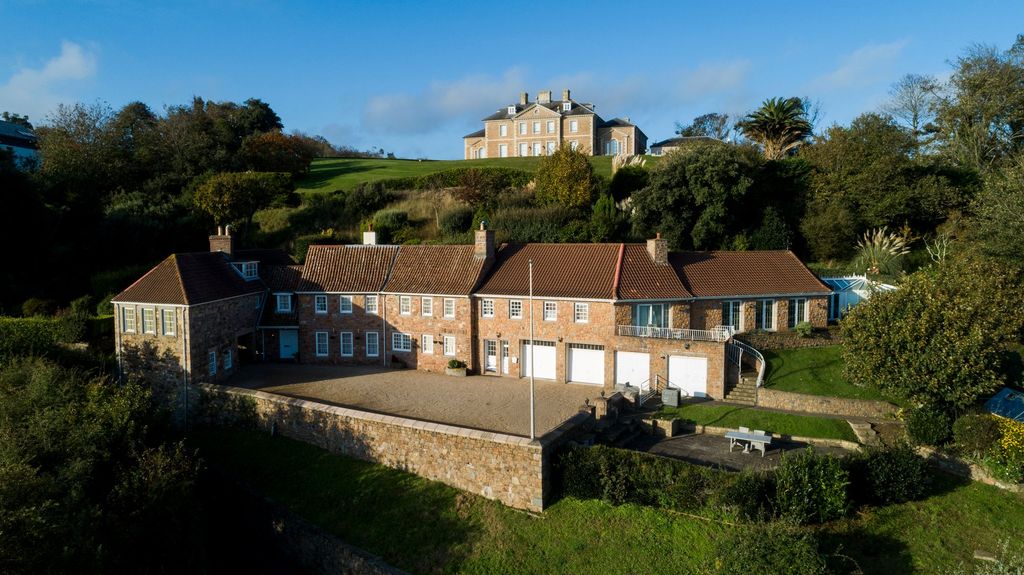 8 bed detached house for saleFliquet House, St Martin JE3