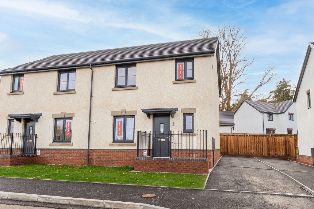 3 bed semi-detached house for saleRossers Field, Govilon NP7