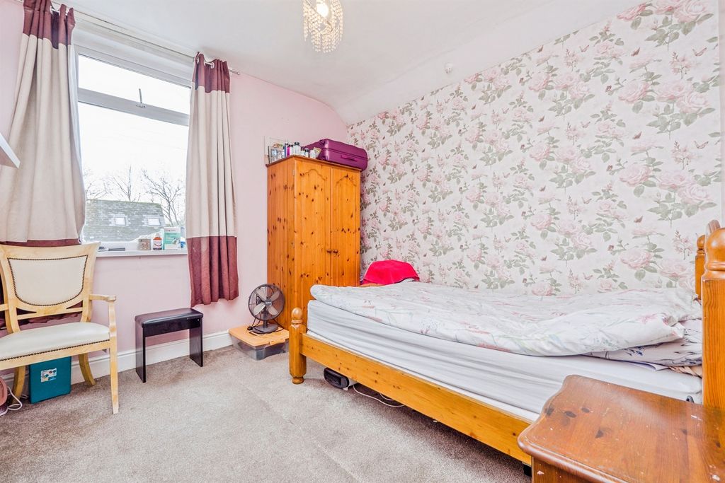 Additional image 7 of 4 bed end terrace house for saleMackintosh Place, Roath, Cardiff CF24