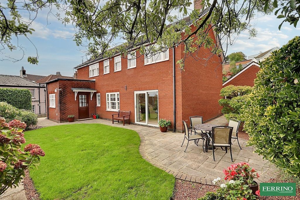 5 bed detached house for sale(5 Bed With Detached Garage), 5 High View, Chepstow, Monmouthshire. NP16