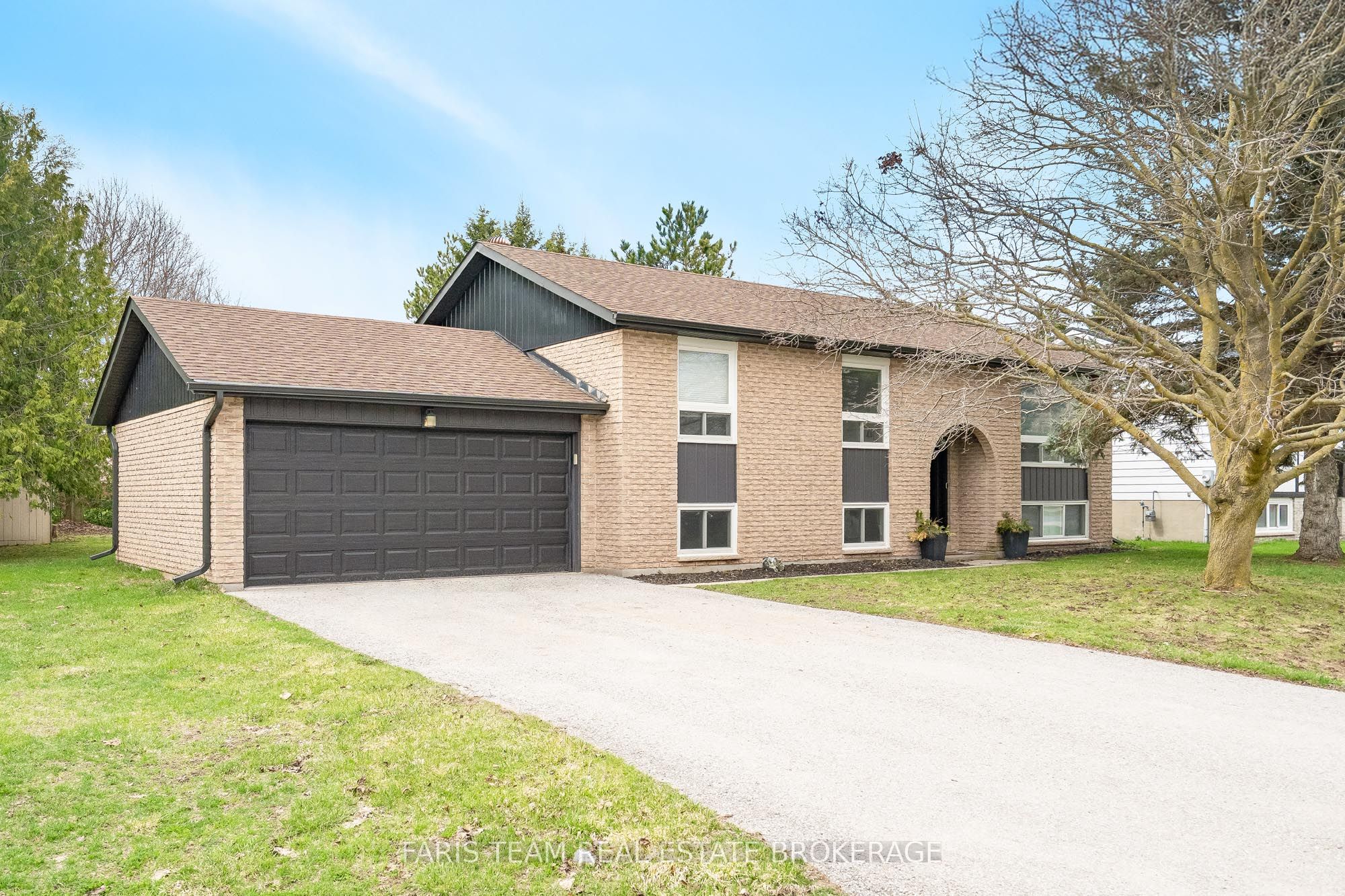 16 Wales Avenue N, Adjala-tosorontio, ON, L0M 1J0