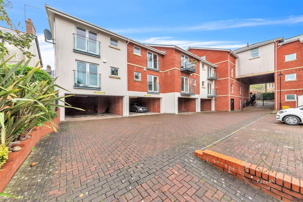 1 bed flat for saleClive Hall Court, Clive Road, Canton, Cardiff CF5