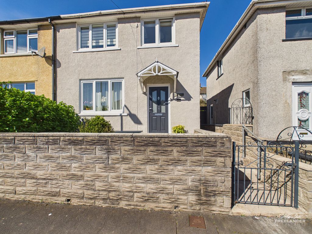 3 bed semi-detached house for saleNewport NP20