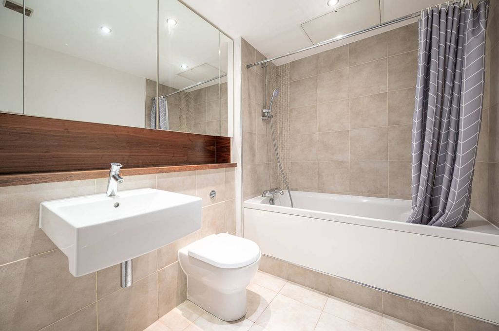 Additional image 4 of 3 bed flat for saleBoulevard Drive, Colindale, London NW9