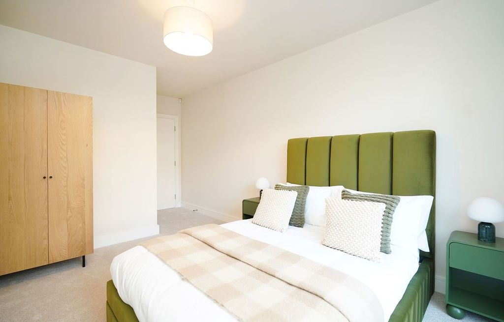 2 bed flat for saleApartment 5 Lydgate Green, Lydgate Lane, Crosspool S10 photo 5