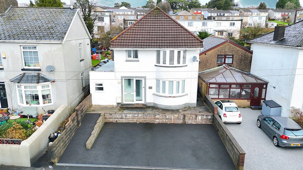 3 bed detached house for saleKing Street, Brynmawr NP23