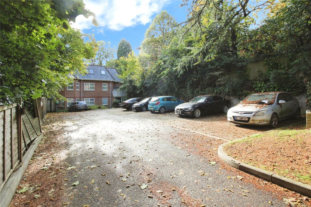 2 bed flat for saleCox Hollow, Southcote Road, Reading RG30