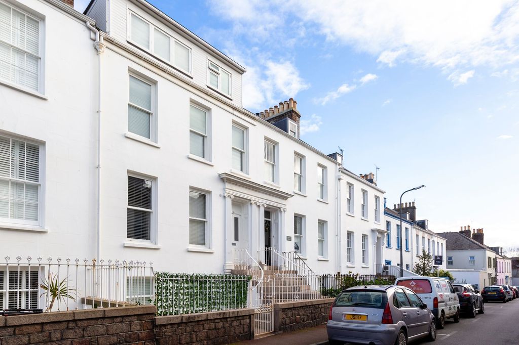 1 bed flat for saleChevalier Road, St. Helier JE2