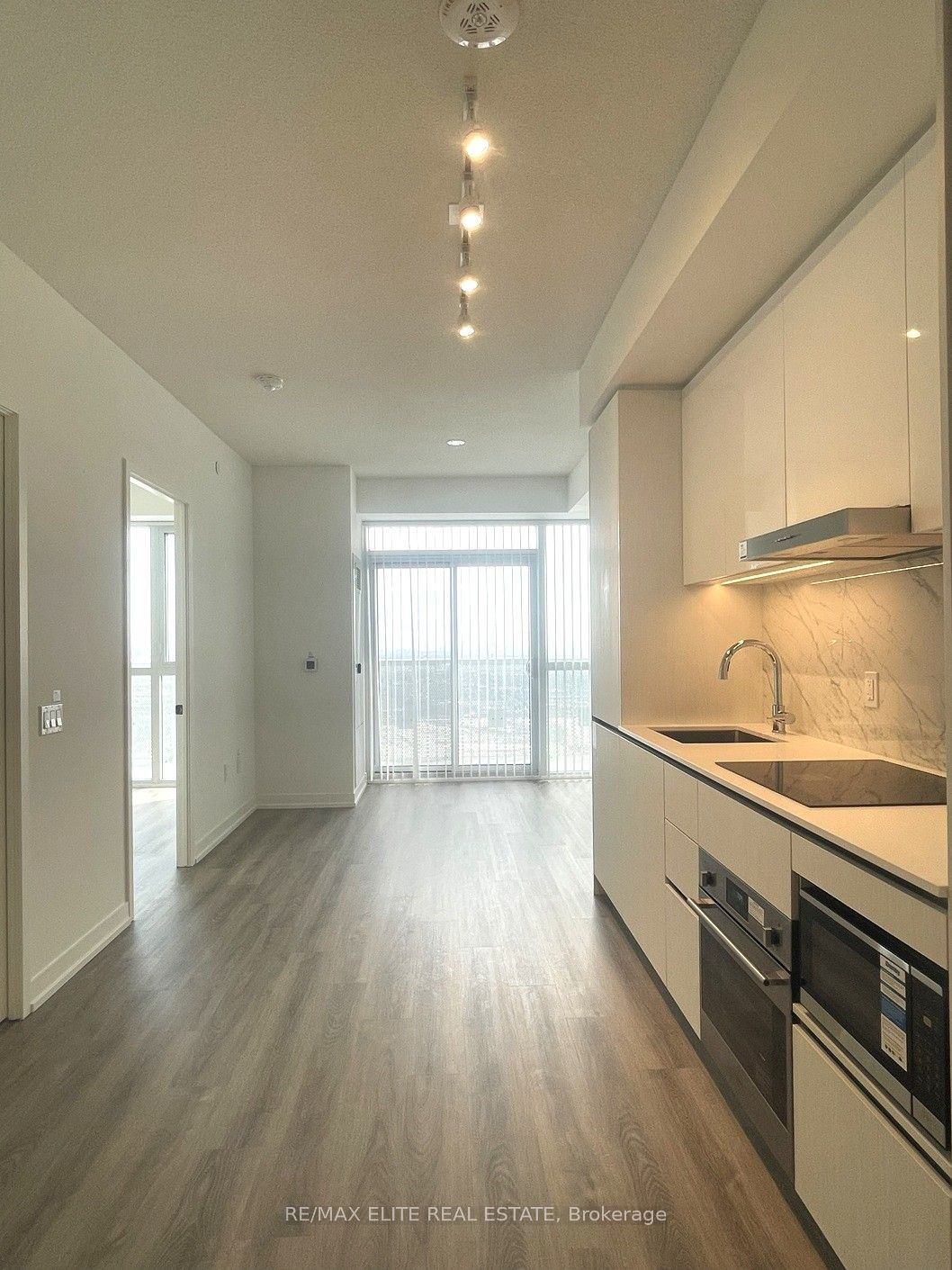 5811-8 Interchange Way, Vaughan, ON, L4K 5Z7 photo 2