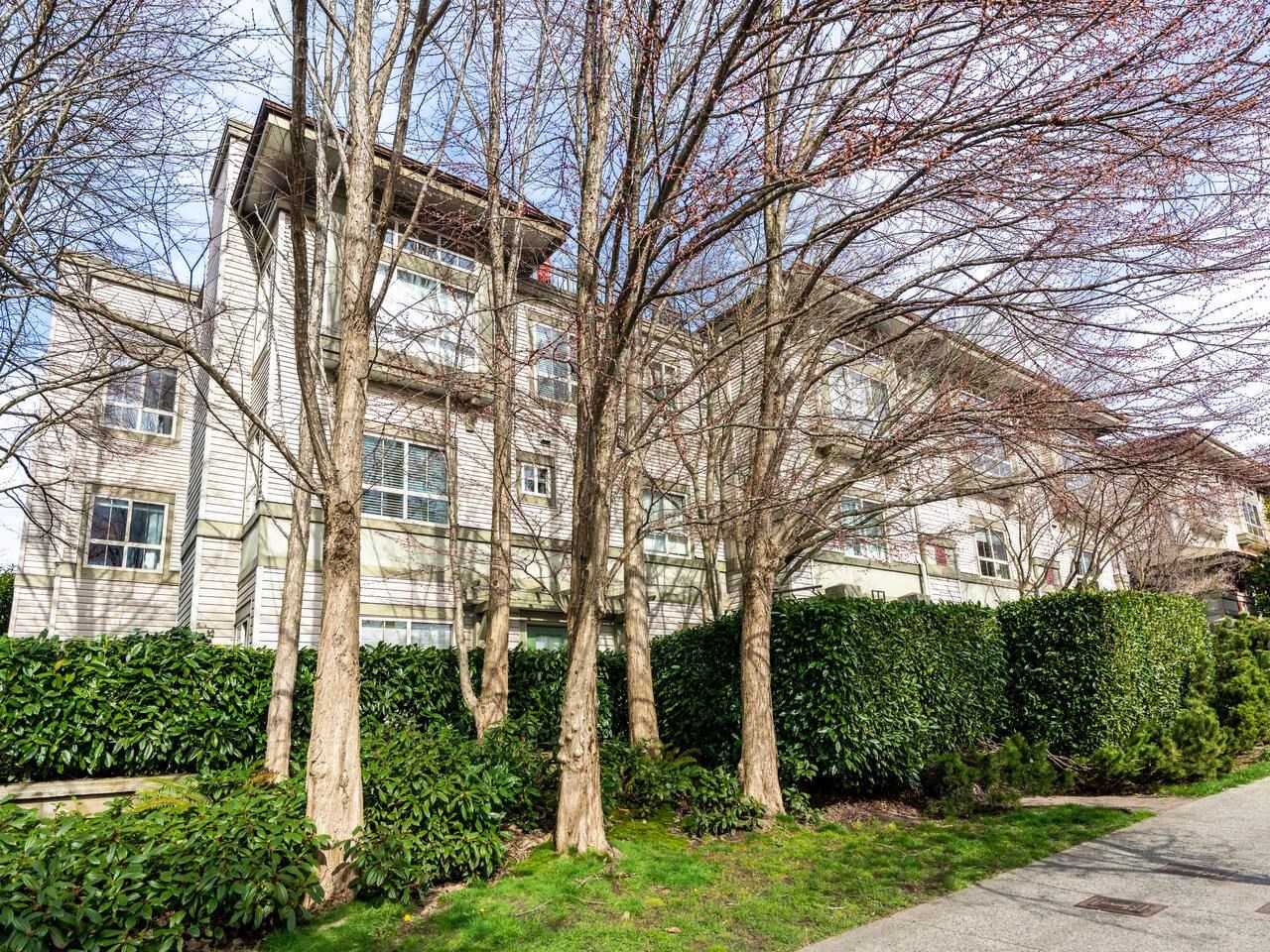 8-2375 Broadway Street W, Vancouver, BC, V6K 2E6