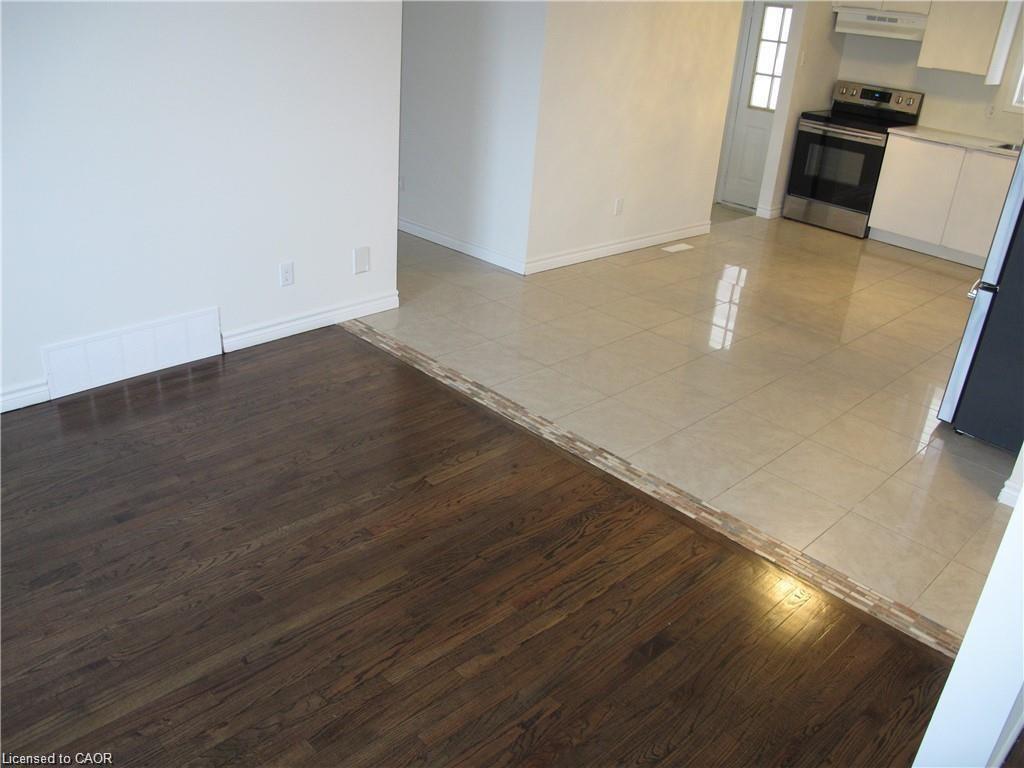 Additional image 5 of Main-3 Lancer Court, Hamilton, ON, L9B 2B1