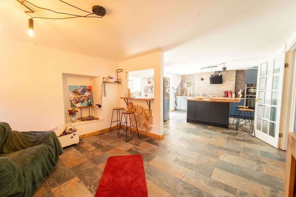 Additional image 5 of 5 bed detached house for saleSt. Johns Crescent, Newport NP10