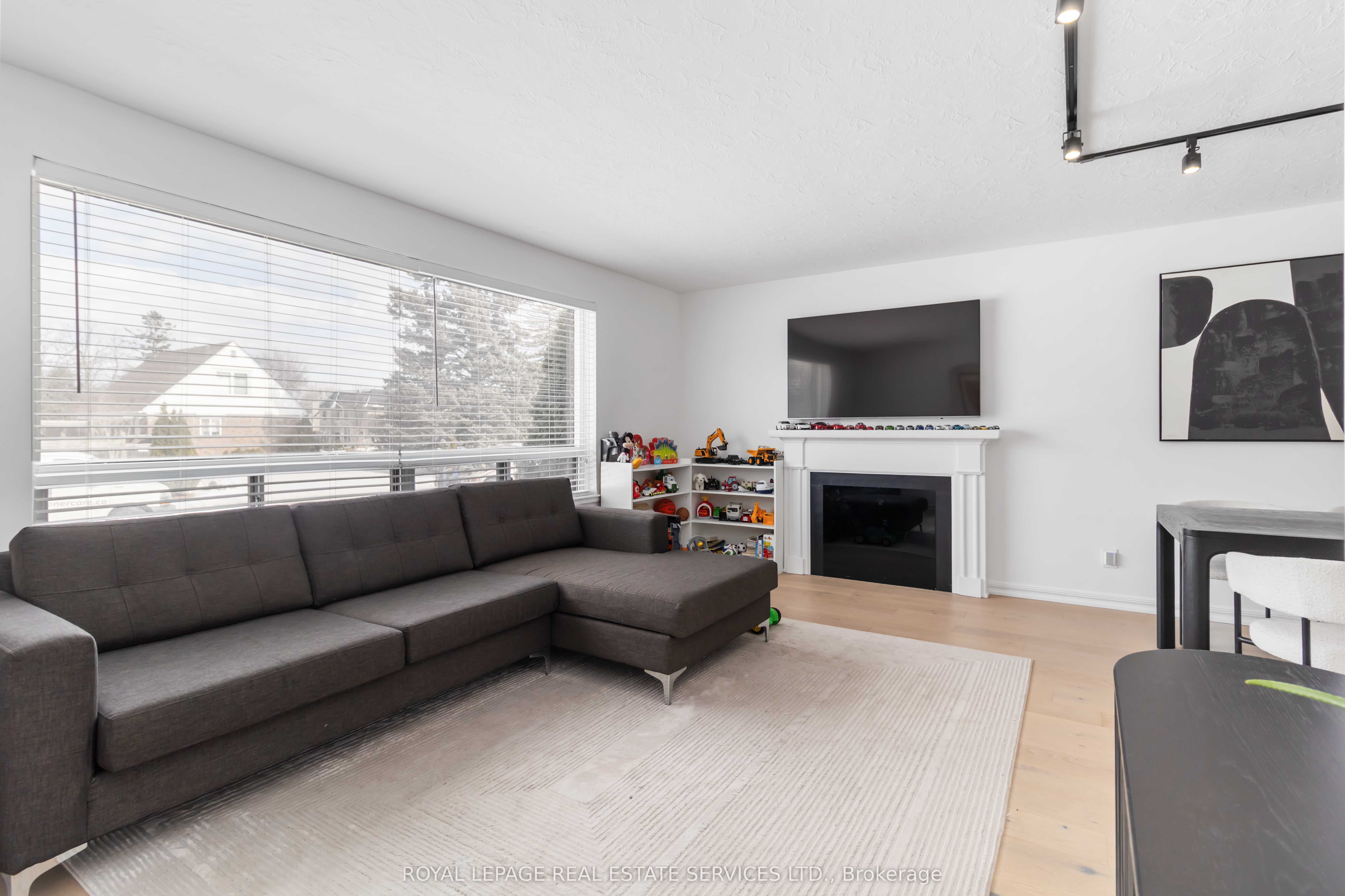 Additional image 5 of Main-2046 Redan Drive, Mississauga, ON, L4Y 1N8